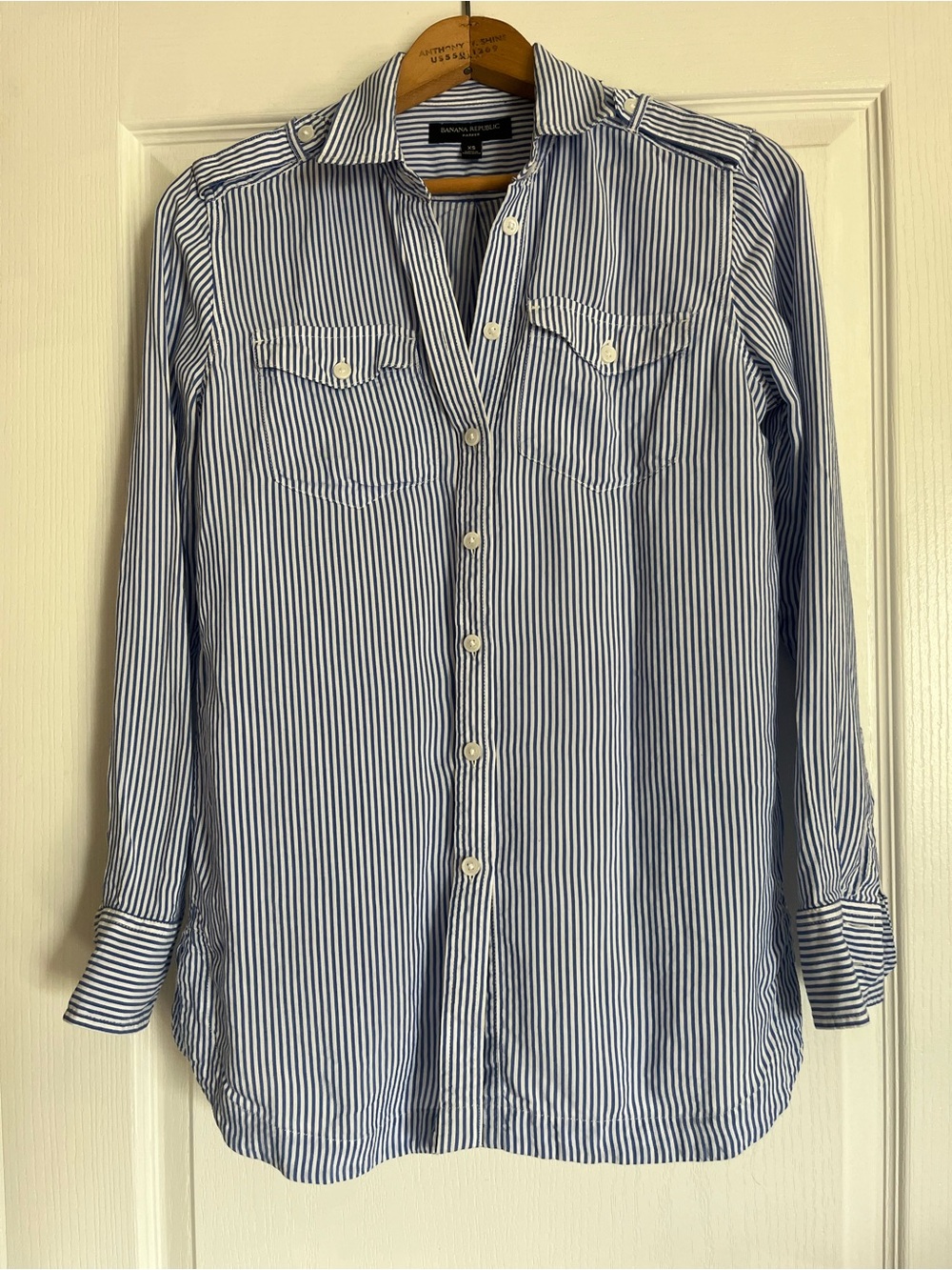Banana Republic Parker white Blue striped Button Down Shirt Womens XS